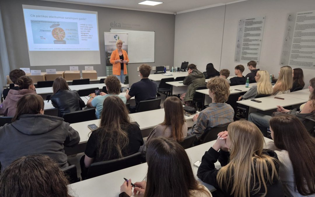 Ekonomikas un Kultūras augstskolas studenti pēta ilgtspējīgas attīstības un aprites ekonomikas principus